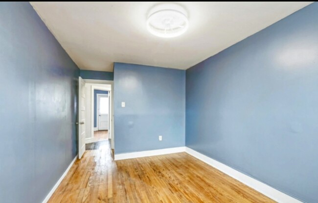 Building Photo - 712 W 28th St