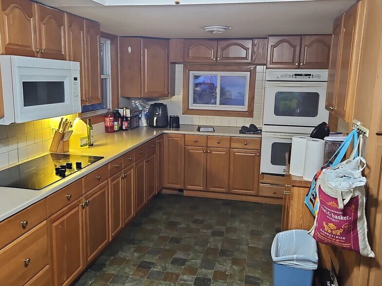 Building Photo - 211 friemann Ln