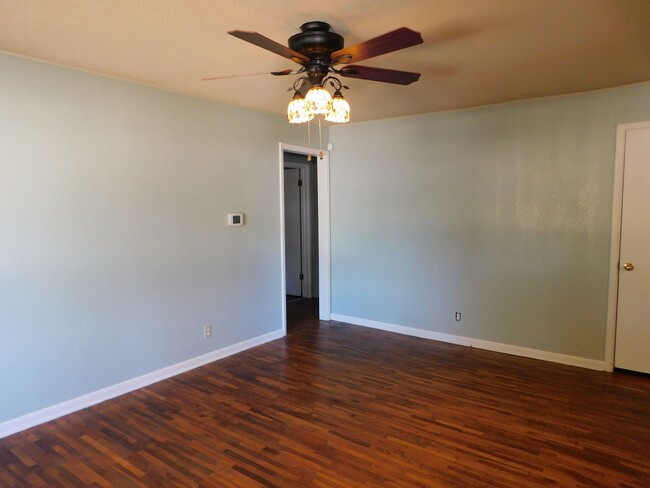 Building Photo - Lovely 3 bedroom/1 bath home in El Dorado!