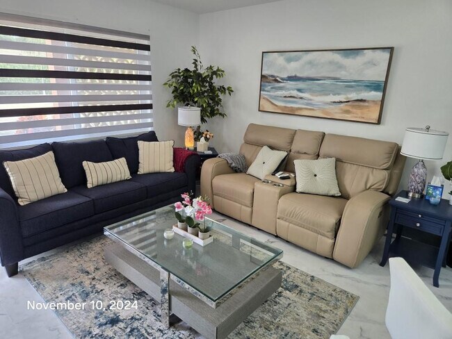 Building Photo - 2909 Middle River Dr