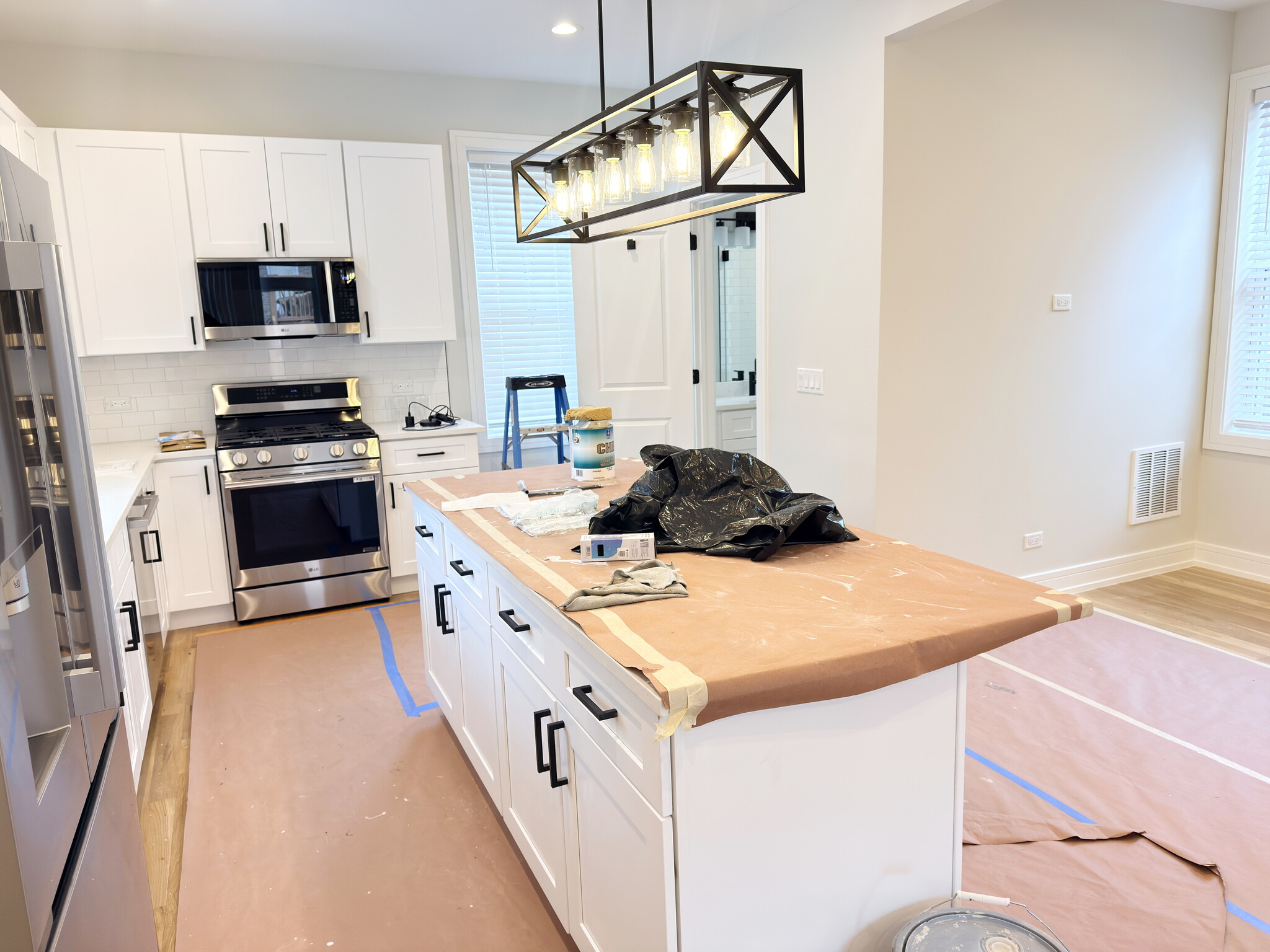 Building Photo - 858 N Paulina St