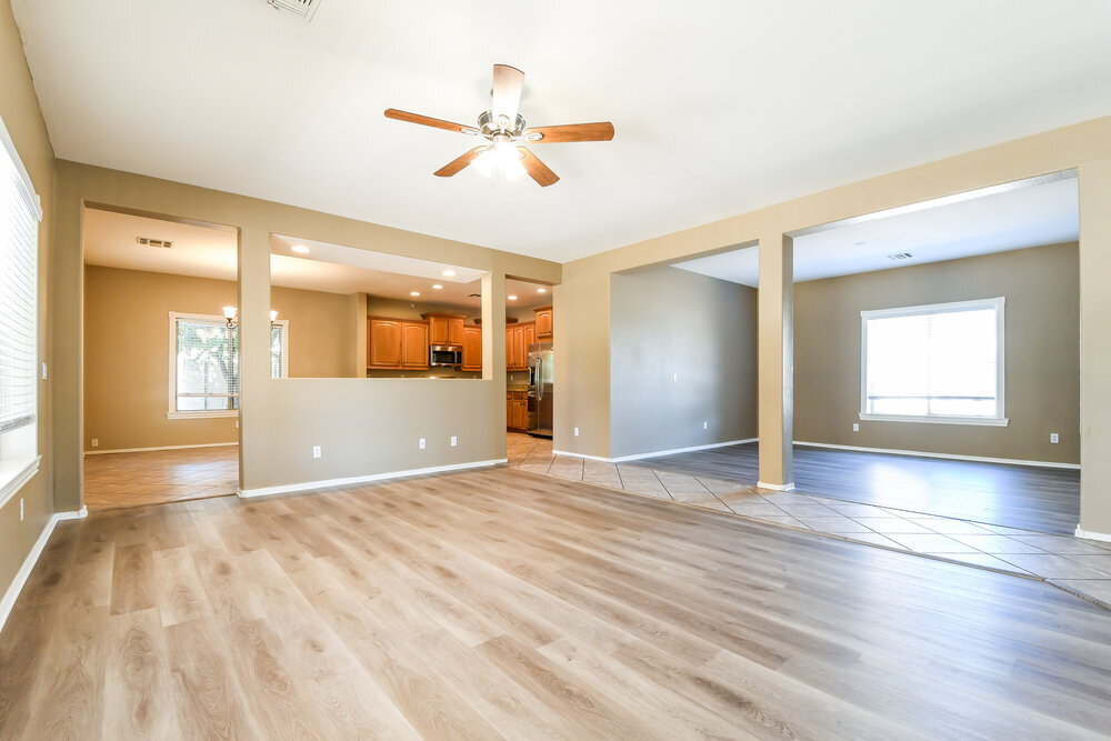 Building Photo - 1081 E Horseshoe Dr
