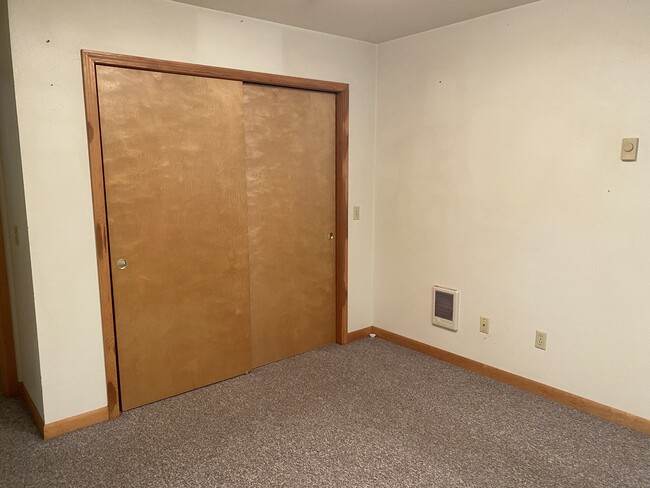 Building Photo - 277 N Dolphin St