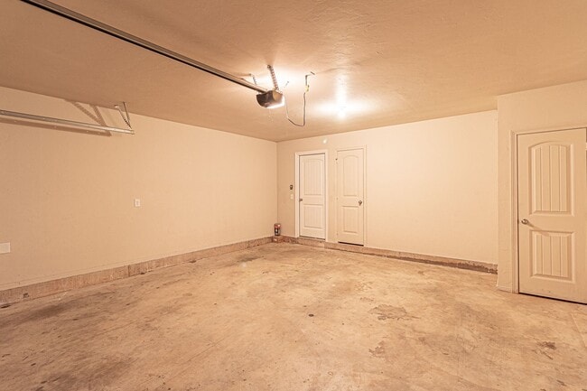 Building Photo - Buena Vida awaits for you!