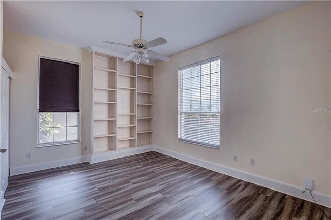 Building Photo - 2208 Hampstead Ct