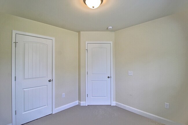 Building Photo - 711 Mill Creek Cir