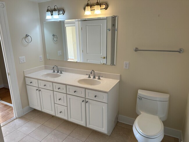 Primary Bathroom - 5 Park Pl