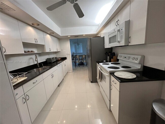Building Photo - 1111 Crandon Blvd