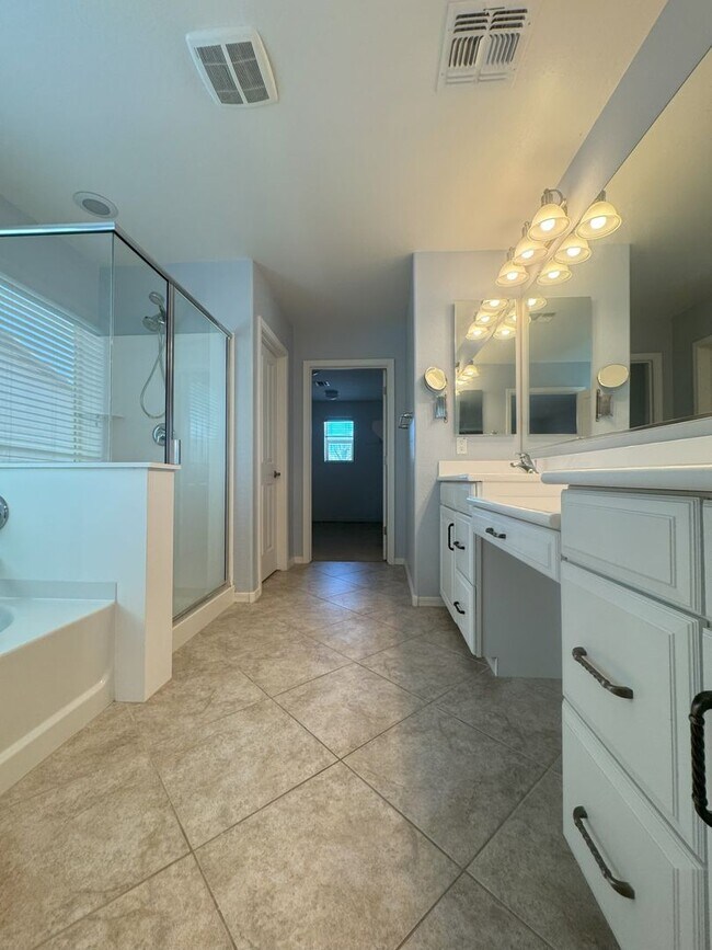 Building Photo - COMING SOON! LYONS GATE 5 BDRM + LOFT W CO...