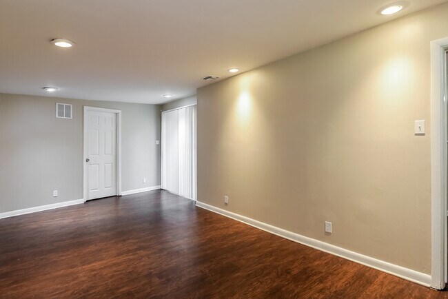 Building Photo - 4022 Rodby Dr