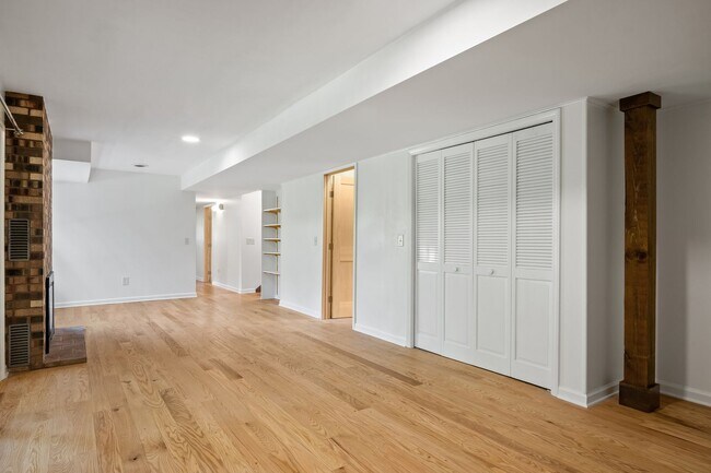Building Photo - 1602 Westover Dr