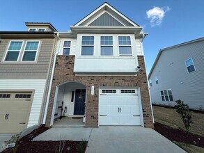 Building Photo - Newly Built 3BD, 2.5BA End Unit Zebulon Townhome in an HOA Community with Premier Amenities