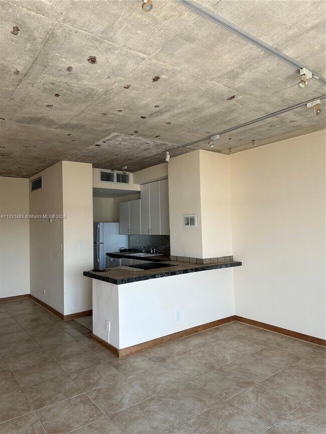 Building Photo - 880 NE 69th St