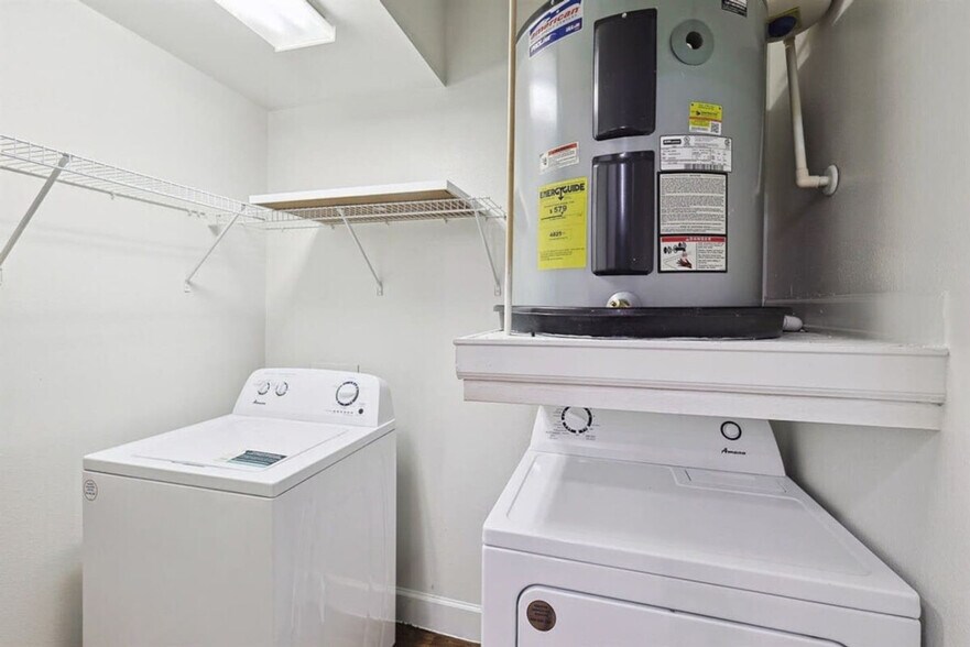 Building Photo - 5445 Town and Country Blvd