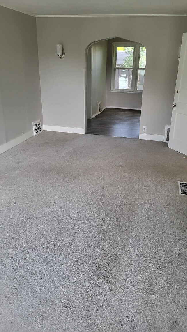 Building Photo - 23 Locust Park