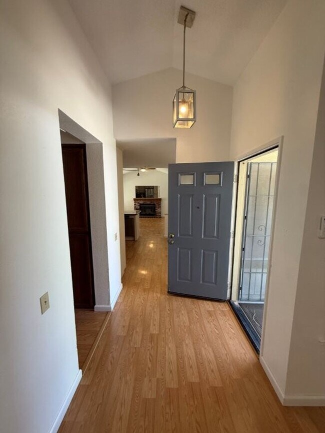 Building Photo - Modern 4 Bedroom One Story *Vacaville