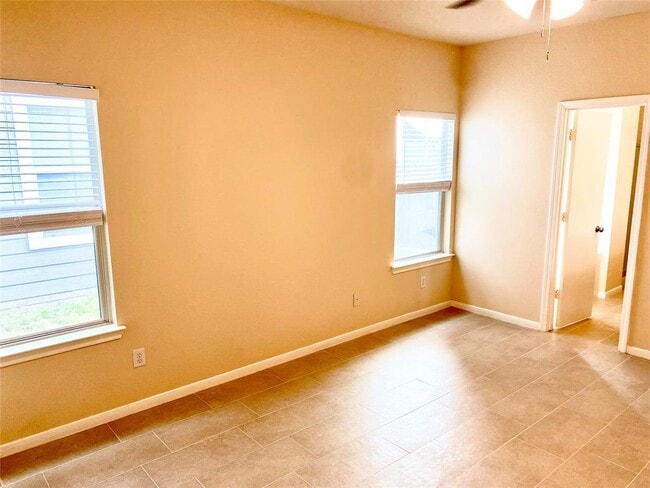 Building Photo - 6222 Settlers Lake Cir E