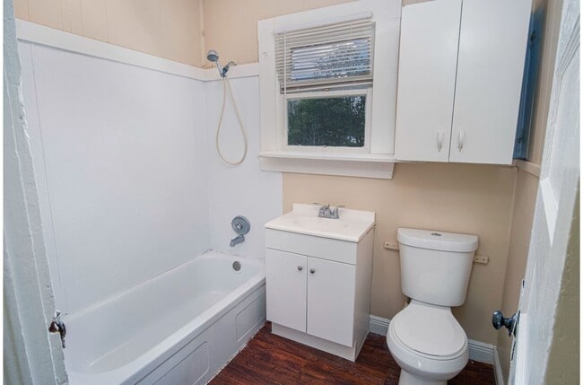 Building Photo - 3/1