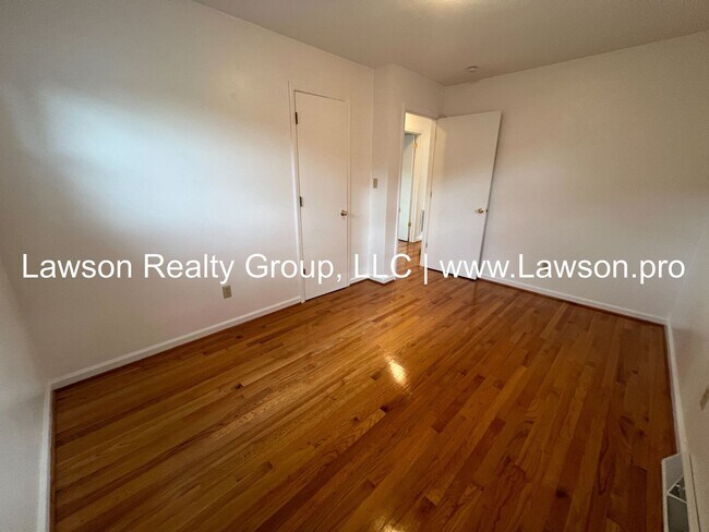 Building Photo - Very Nice Updated Ranch in Salem (Glenvar ...