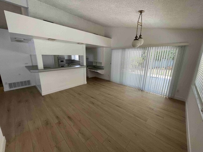 Building Photo - SOUTH OF THE BLVD. HOME IN WOODLAND HILLS!