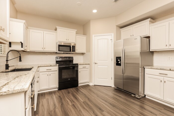 Building Photo - 1724 Sunray Dr