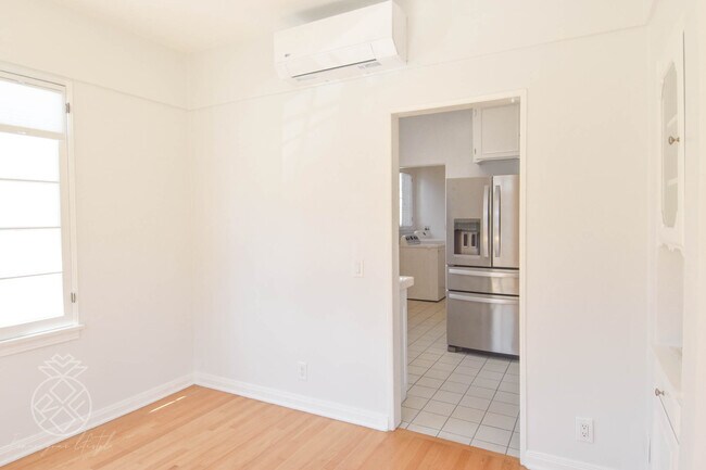 Building Photo - 1069 S Holt Ave