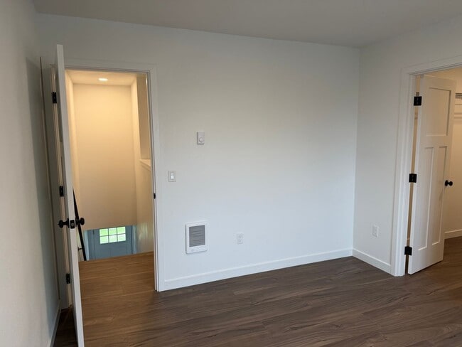 Building Photo - Brand new 3 bedroom 3 full bath townhouse in Thurston!