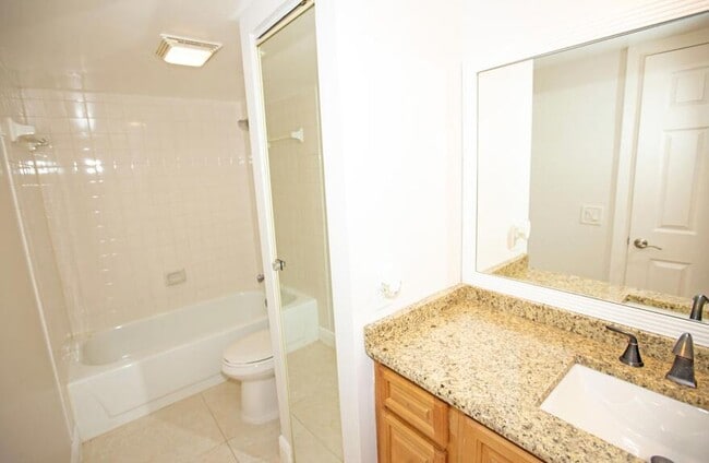 Building Photo - 1917 19th Way