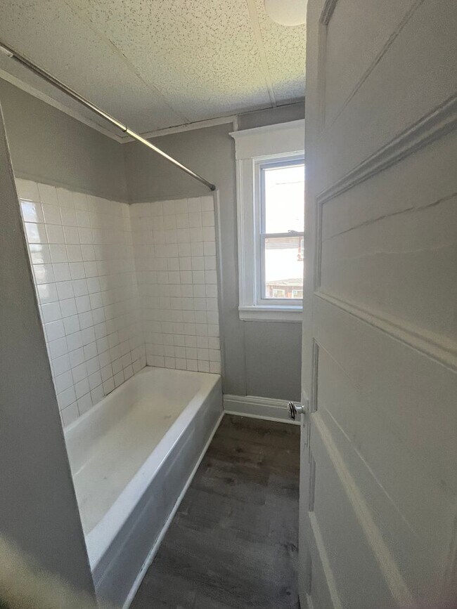 Building Photo - 142-144 Bowman St