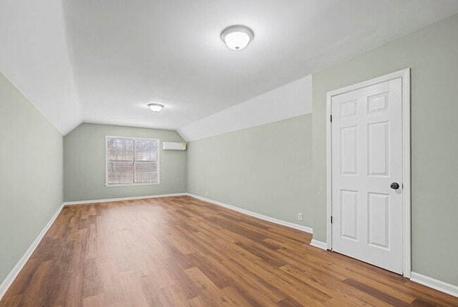 Building Photo - YOU DON'T WANT TO MISS THIS ONE!!!! SECTION 8 WELCOMED !!!!!