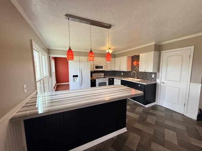 Building Photo - 151 Cherokee Dr