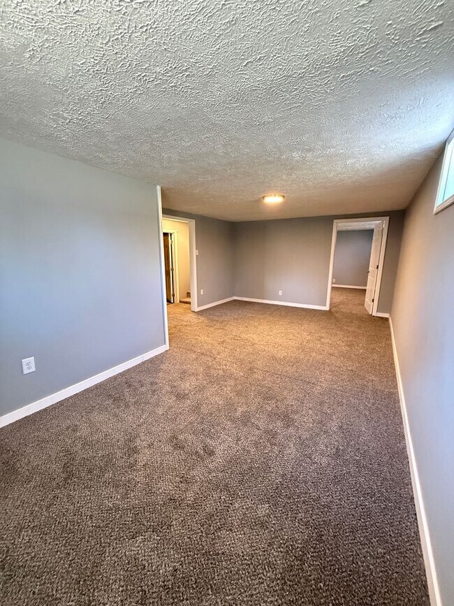 Building Photo - 4 bedroom/1 bath/detached storage building