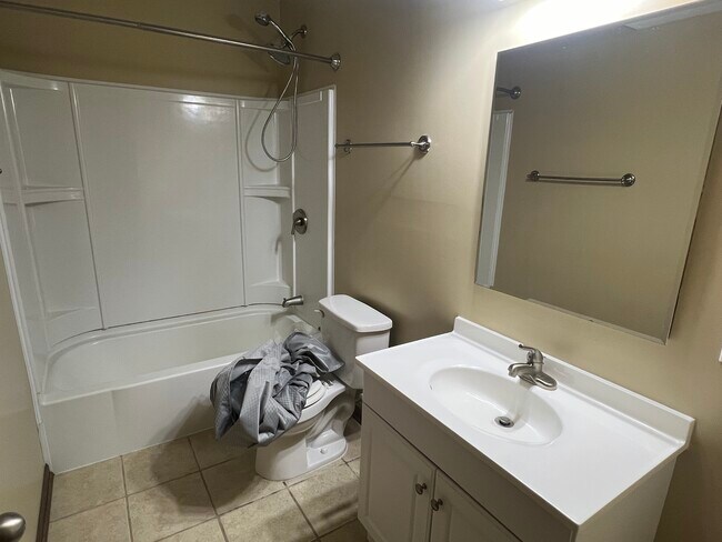 Building Photo - 5179 Castleview Dr NW