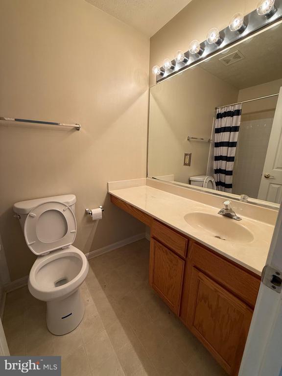Building Photo - 45586 Curley Ct