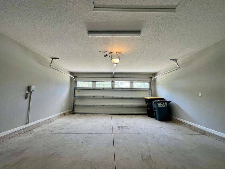 Garage - 8514 Peach St