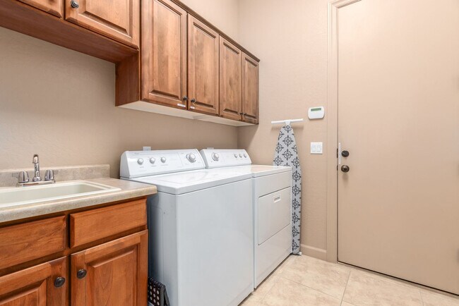 Building Photo - 3644 N Sagewood Cir