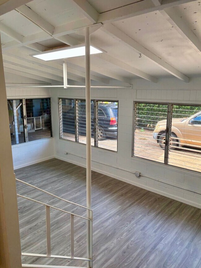 Building Photo - OAHU9364