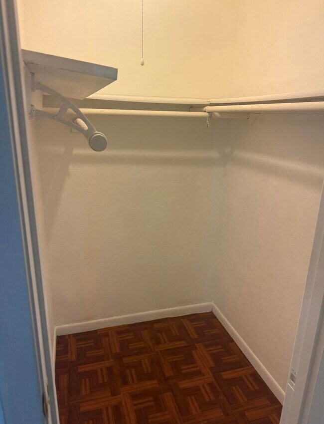 Building Photo - 3240 Ridge Hill Rd