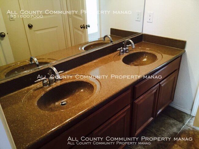 Building Photo - 40298 Hannah Way