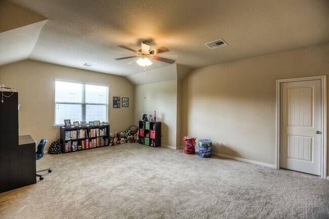 Building Photo - 83 West Wading Pond Circle