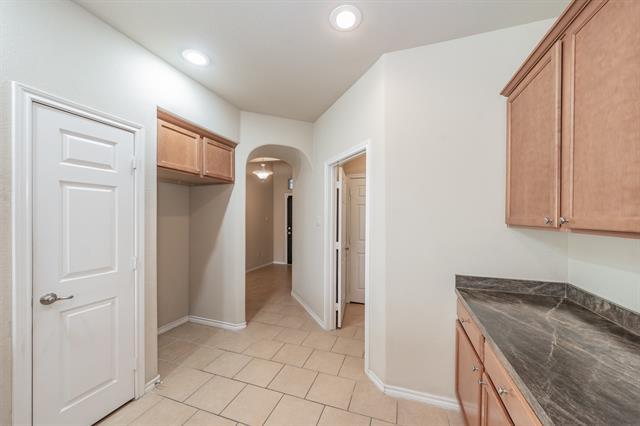 Building Photo - 643 Alexander St