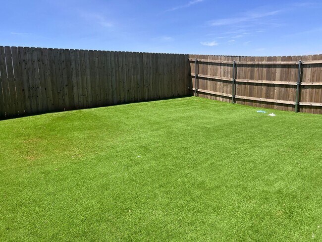 Building Photo - 405 E 21st St