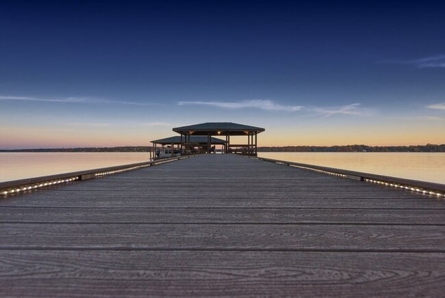 Building Photo - Lake Norman Playaway