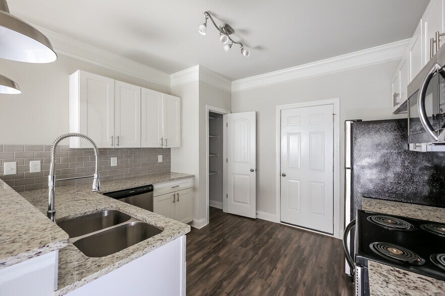 Building Photo - 243 Riley Cir