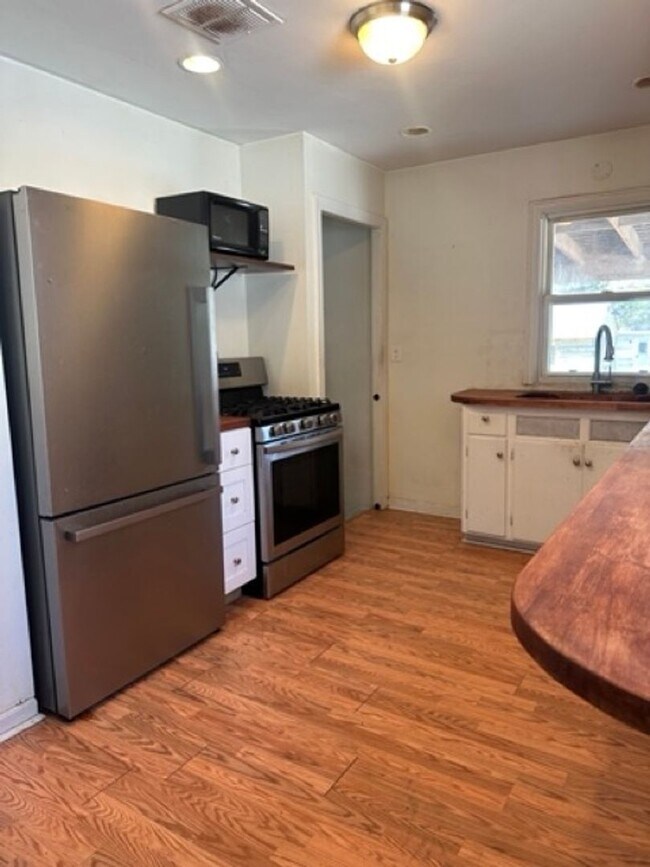 Building Photo - Spokane Bungalow