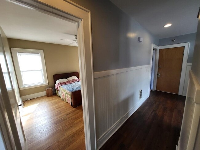 Building Photo - 300 Forest Hill Dr