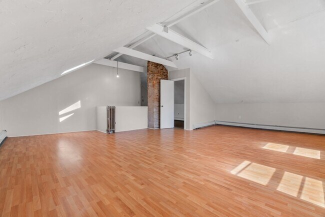Building Photo - 15 Holton St