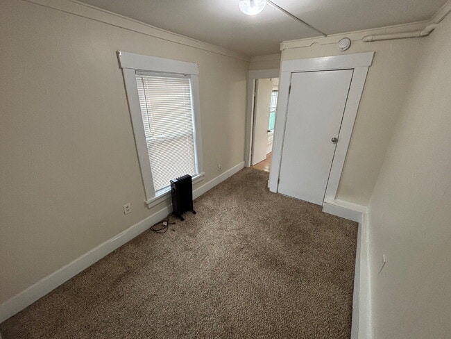 Building Photo - Cozy & Affordable 1BR Apartment with Heat Included – Convenient Sanford Location!