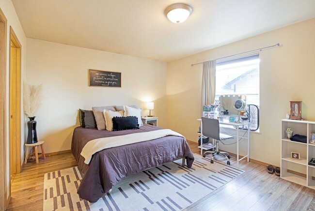 Building Photo - Gorgeous 4 Bed / 3 Bath Home on Hermione Lane!