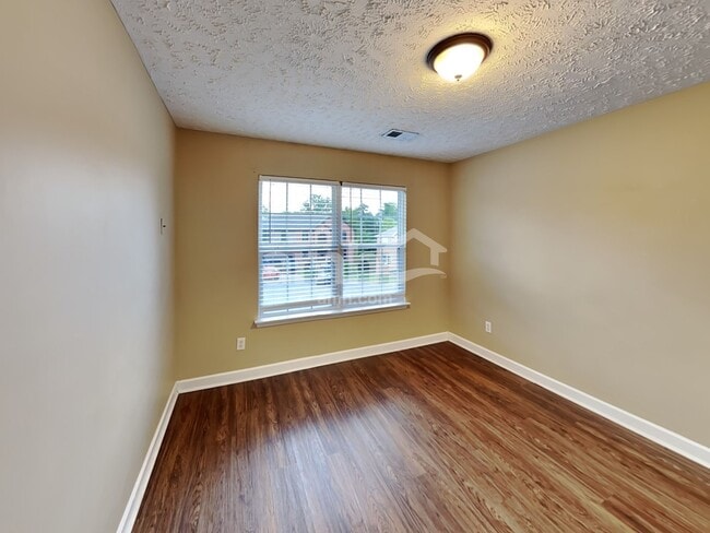 Building Photo - 3404 Bent Wood Cv